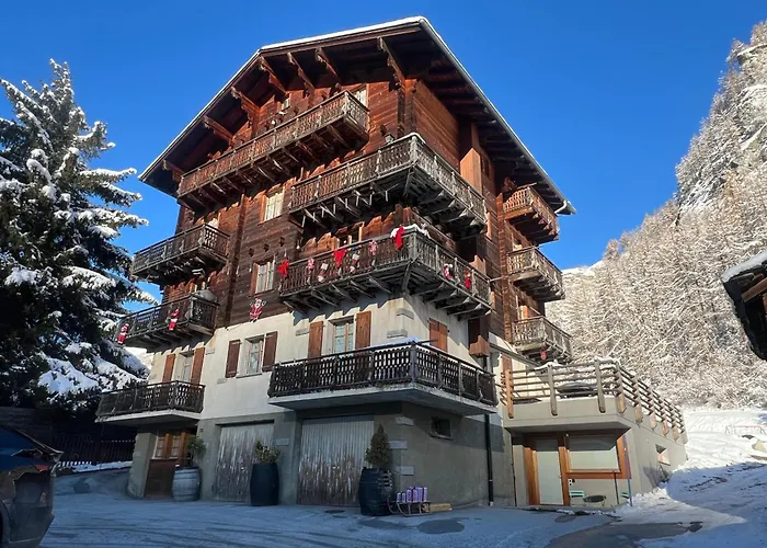 Chez Regio A La Tour, *